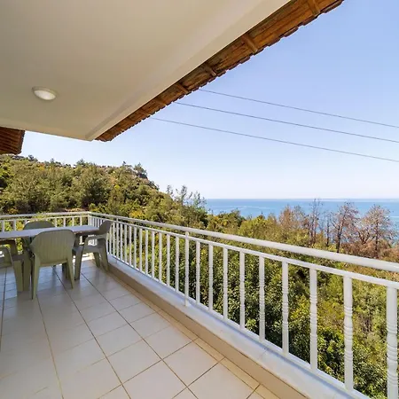 Lovely Flat With Sea And Nature View In Апартаменты *